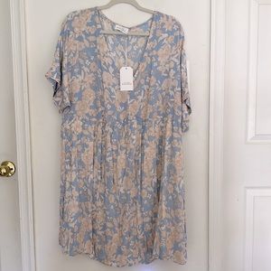 NWT Emily Wonder V-neck dress. Size 2XL.